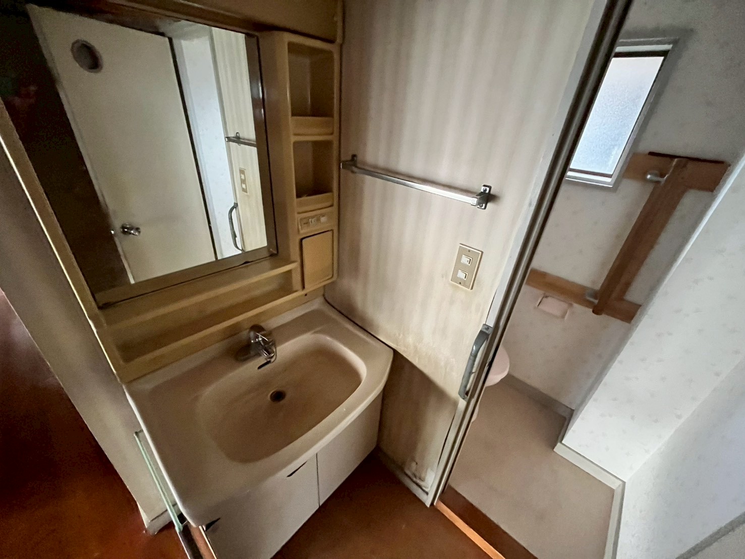 長岡市石内１丁目　鉄骨造３階建て建物付き中古物件【建築条件付き】